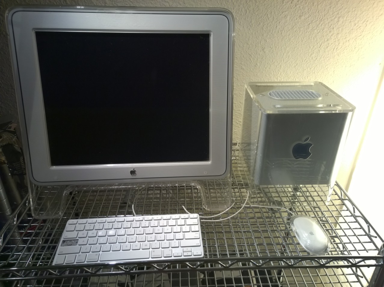 Apple Power Mac G4 Cube with Studio Display